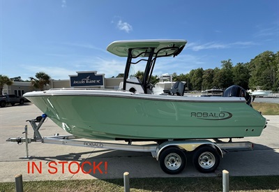 2027 Robalo R230 Island Green